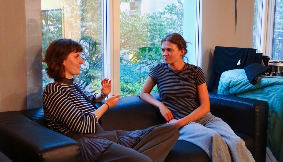 FOOD: Exchange students Jule Dienstuhl (22) from Germany and Tessa Carton (21) from the Netherlands explore Bergen’s food culture together.