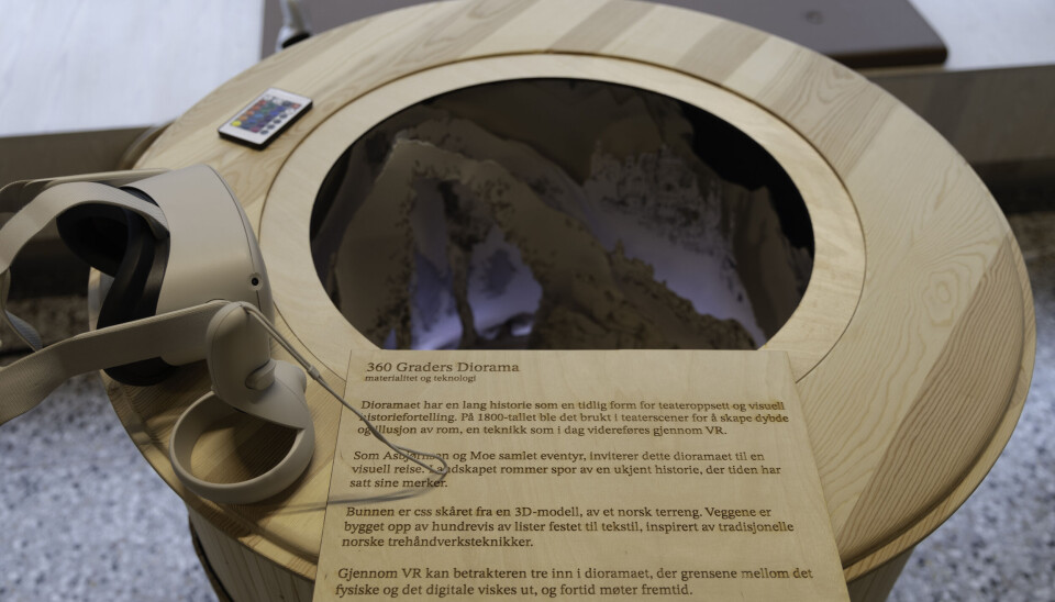 DIORAMA: Brukt i teater og museumsutstillinger.