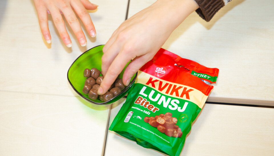 TESTVINNER: Etter den offisielle smakingen var det kamp om restene.